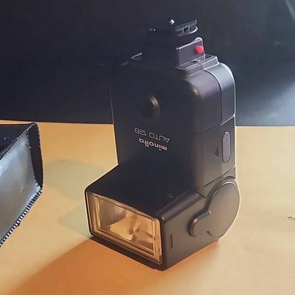Minolta Auto 128 Camera Photo Flash Unit With Case Untested